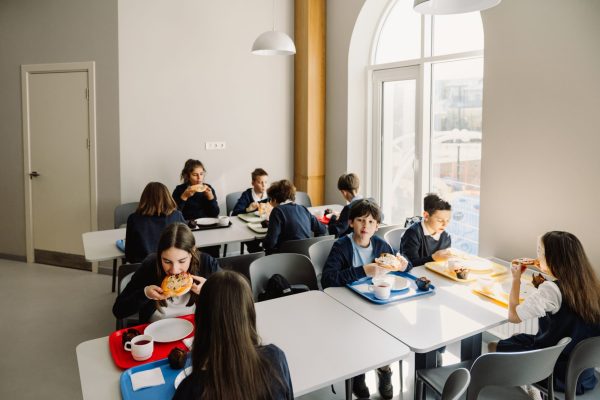 mensa bambini AdobeStock_693369720